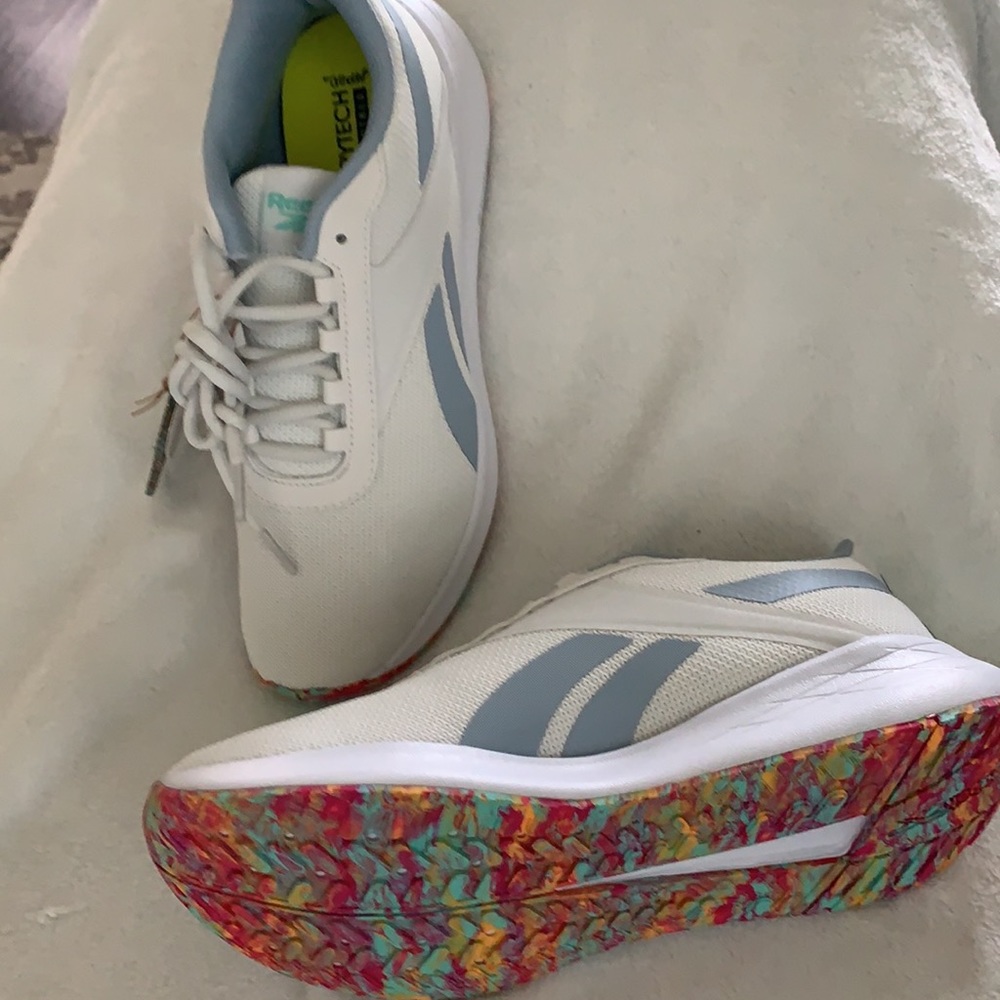 NWT (box) Extremely comfortable Reebok NIB running shoe SZ 7